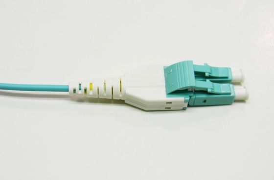 ST Connector Fiber Optic Connector المقاوم من خلال الاختبار الخارجي لتحسين كفاءة الشبكة