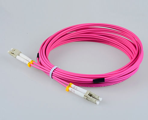 OM4 10G 0.3dB 50/125μm سلك الألياف الضوئية لمركز البيانات كابلات الألياف